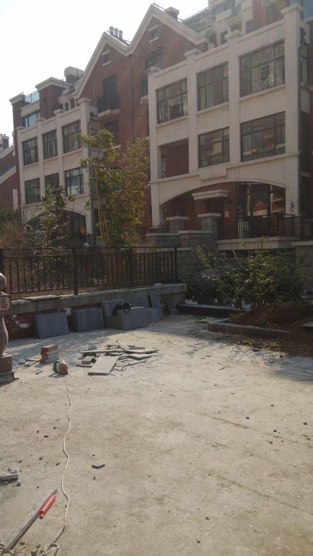 花了幾百萬買了別墅，發現開發商建的院子太差，自己從新建！