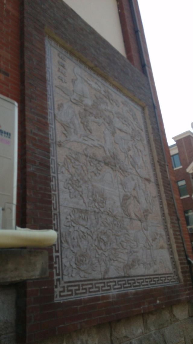 花了幾百萬買了別墅，發現開發商建的院子太差，自己從新建！