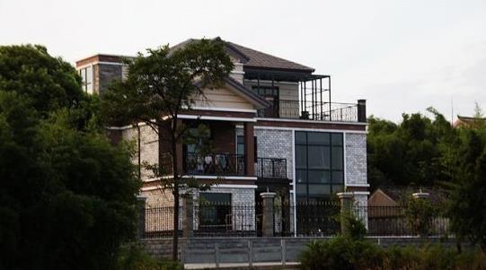 農村小伙建了套新式別墅，居然比效果圖還好看！