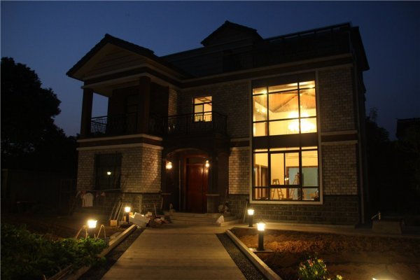 農村小伙建了套新式別墅，居然比效果圖還好看！