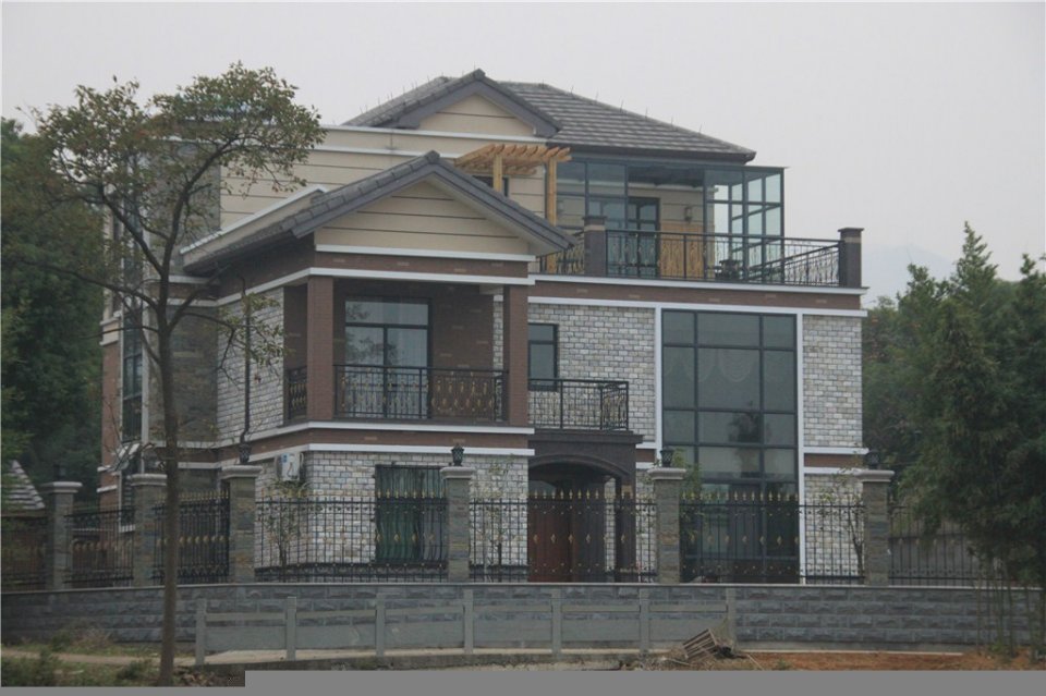 農村小伙建了套新式別墅，居然比效果圖還好看！