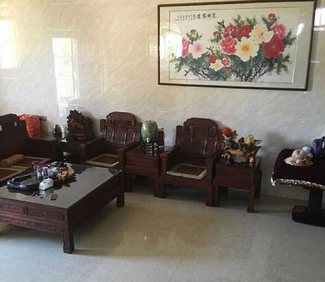 老公鄉下自蓋的小四層樓房，裝修堪比別墅棒呆了，特別喜歡陽臺！