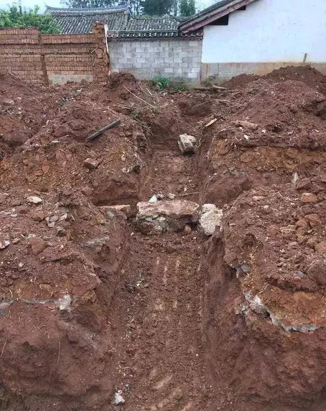 農村自建房基礎施工這么做才能又穩又安全，別再花冤枉錢了