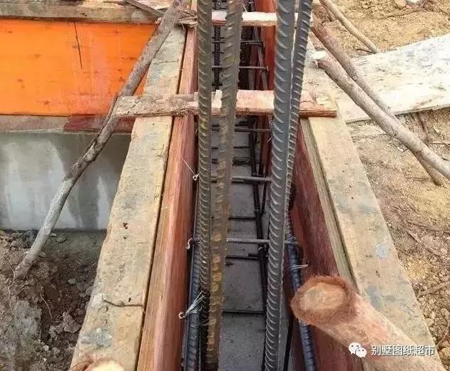 農村自建房基礎施工這么做才能又穩又安全，別再花冤枉錢了