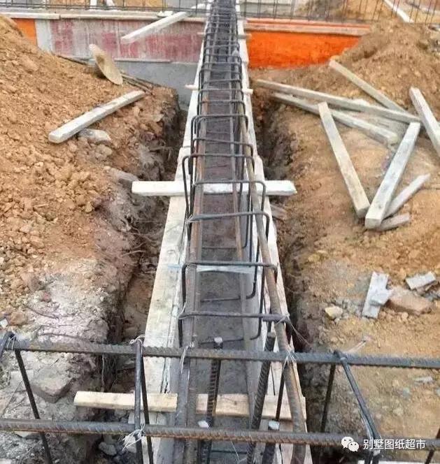 農村自建房基礎施工這么做才能又穩又安全，別再花冤枉錢了