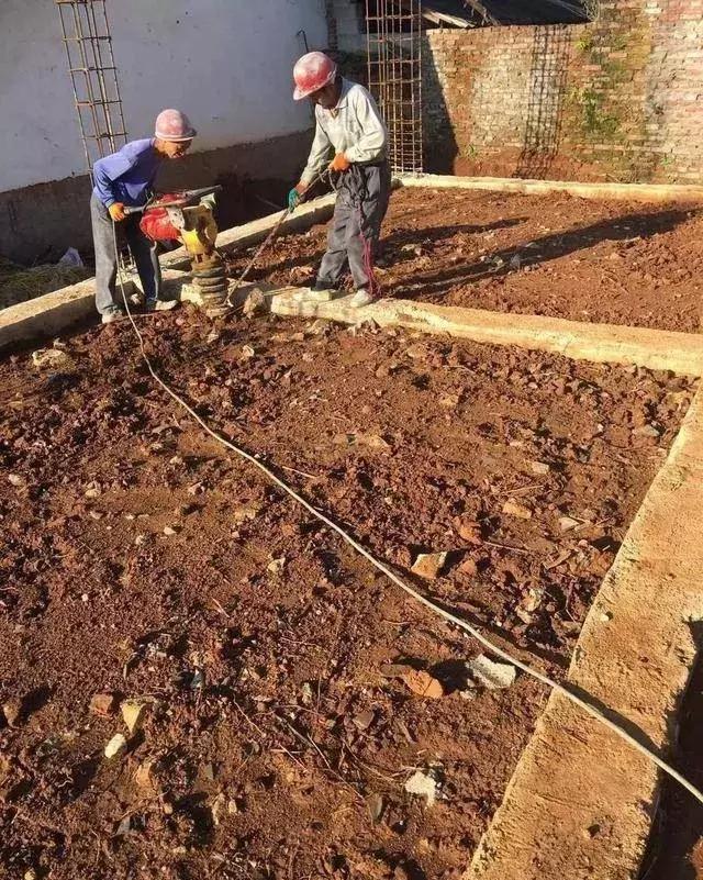 農村自建房基礎施工這么做才能又穩又安全，別再花冤枉錢了