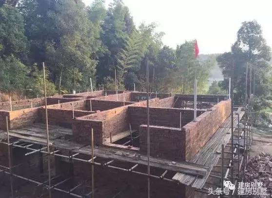 曬曬我家和表哥家的自建房，有設(shè)計和沒設(shè)計區(qū)別真大