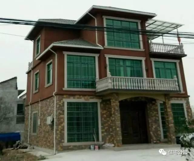 實拍農(nóng)村人30萬自建別墅，城里人看了都羨慕這樣的房子！
