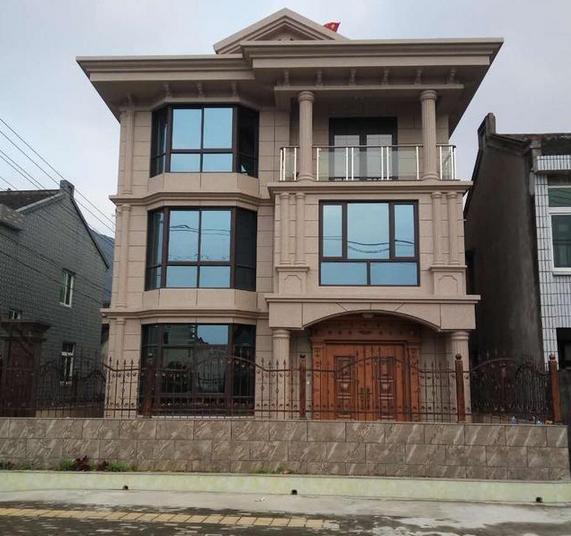 農村土豪蓋別墅，城里人見了都說“牛掰”！