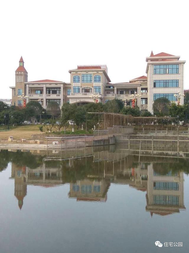 實(shí)拍江西農(nóng)民回鄉(xiāng)蓋別墅，占地一畝規(guī)模宏大堪比城堡