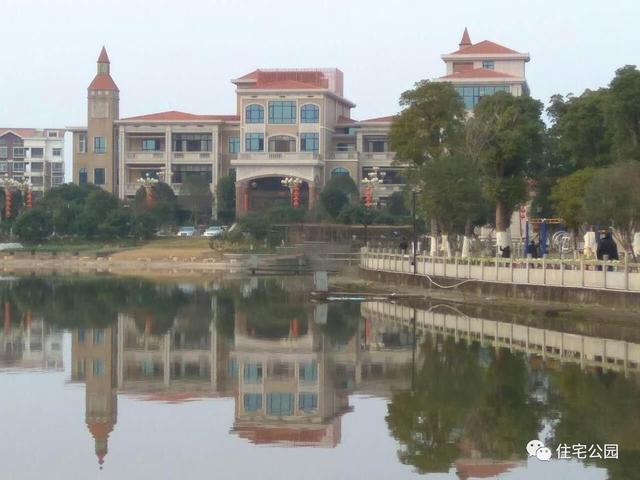 實(shí)拍江西農(nóng)民回鄉(xiāng)蓋別墅，占地一畝規(guī)模宏大堪比城堡