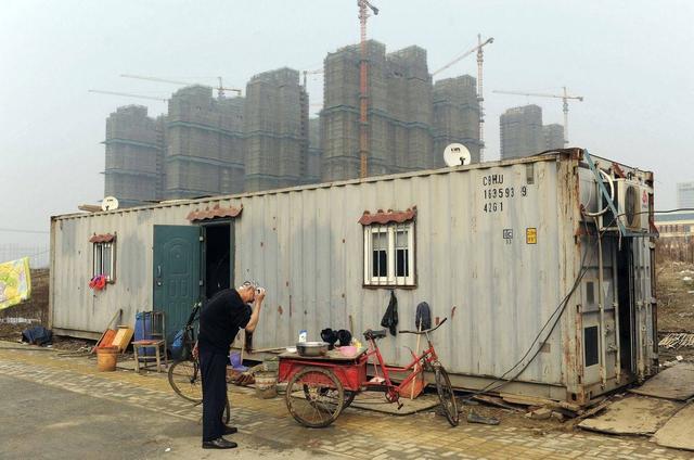 當(dāng)你拿高薪仍買不起房時，別個用三個“集裝箱”就建了個別墅！