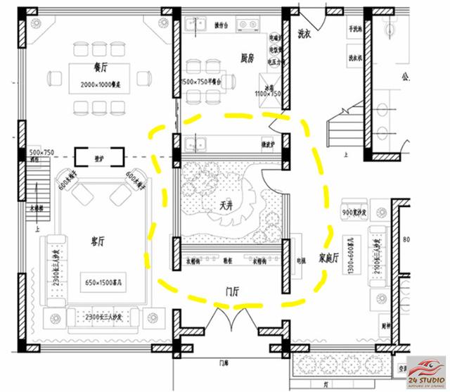 內(nèi)有天井上有天窗的二層別墅——24建筑設(shè)計(jì)案例