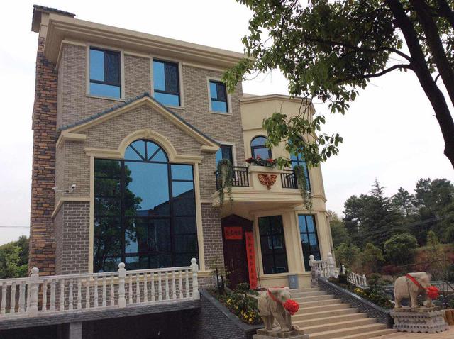 花費上百萬蓋好的別墅終于完工，文化磚外墻裝飾，就是好看