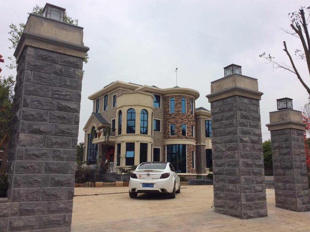 花費上百萬蓋好的別墅終于完工，文化磚外墻裝飾，就是好看