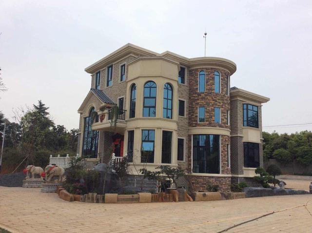 花費上百萬蓋好的別墅終于完工，文化磚外墻裝飾，就是好看