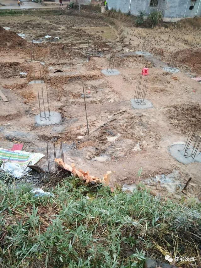 基礎被大雨泡透，圈梁又尺寸太小，我這三層別墅該怎么辦？