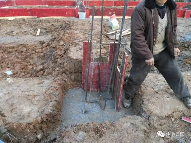 基礎被大雨泡透，圈梁又尺寸太小，我這三層別墅該怎么辦？