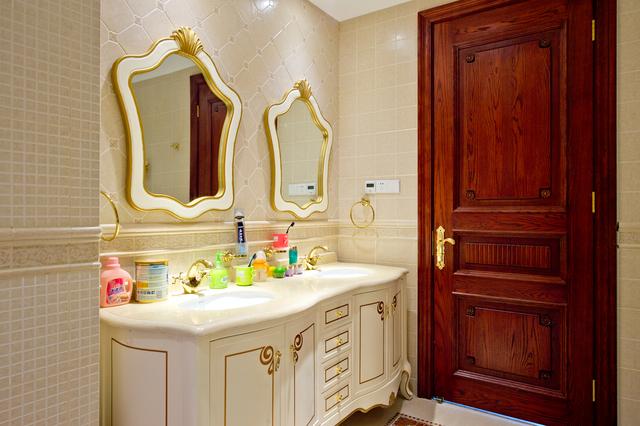 三層大落地窗歐式風格別墅，城里人感慨農村建房裝修真便宜！