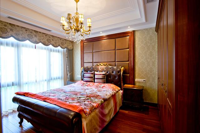 三層大落地窗歐式風格別墅，城里人感慨農村建房裝修真便宜！