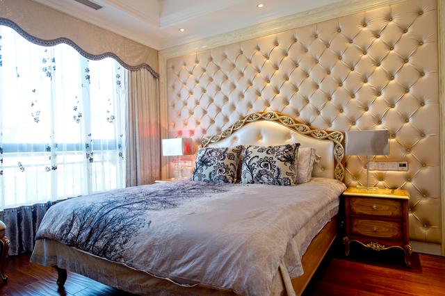 三層大落地窗歐式風格別墅，城里人感慨農村建房裝修真便宜！