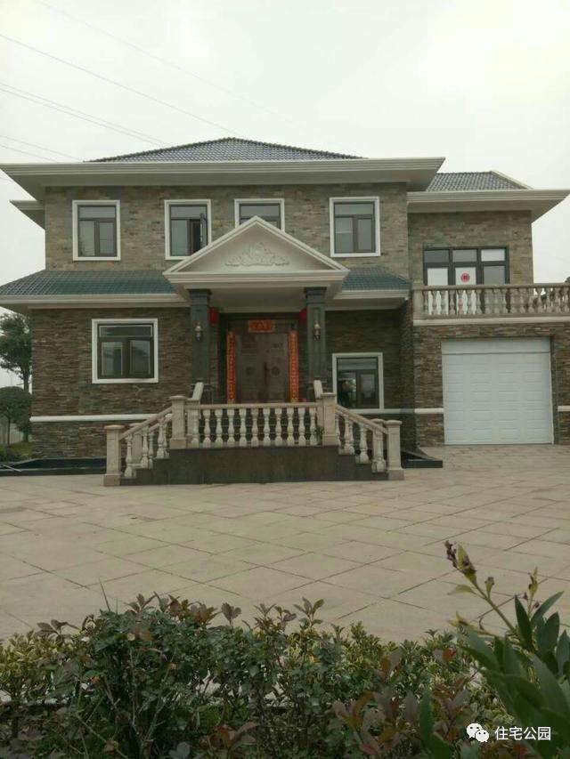 90后歸家自建300平大別墅，造價一算驚住村里所有人！
