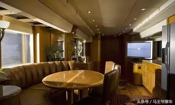 妹子們看清楚：這車能換北上廣深別墅，勞斯在它眼里是笑話