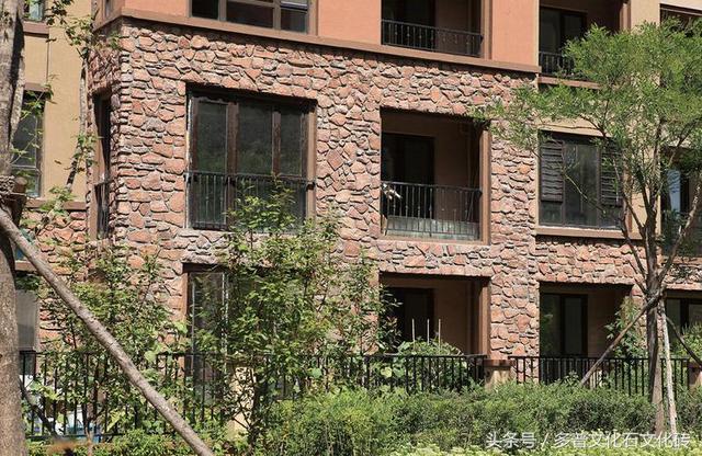 老鄉建別墅用文化石，完爆野外真石頭，鄰居們都找上門來問