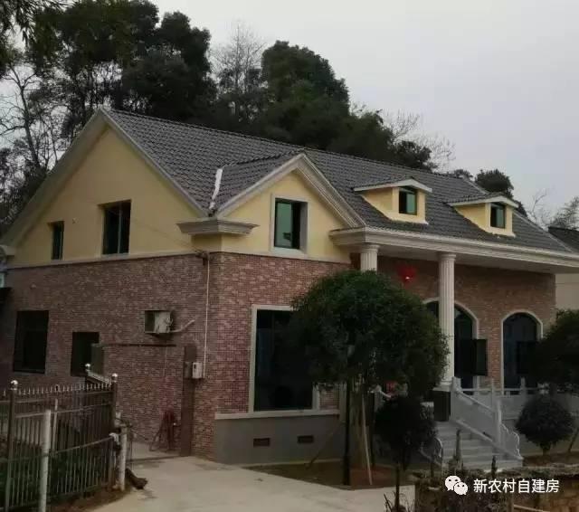 孝順女子為父母建平房別墅，家里的門檻都被鄉親踏爛