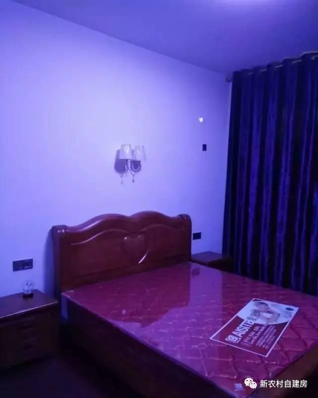 孝順女子為父母建平房別墅，家里的門檻都被鄉親踏爛