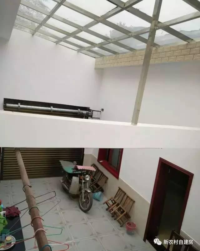 孝順女子為父母建平房別墅，家里的門檻都被鄉親踏爛