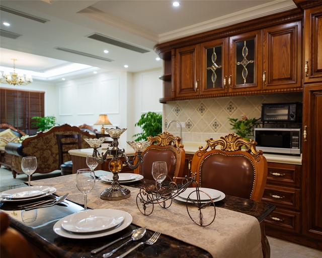 長見識了！鄭州何總和老朋友買別墅去對方家看后大贊不已