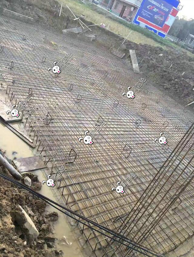 土豪用100萬回鄉自建三層豪宅別墅，鞭炮聲震徹八方鄉鄰！