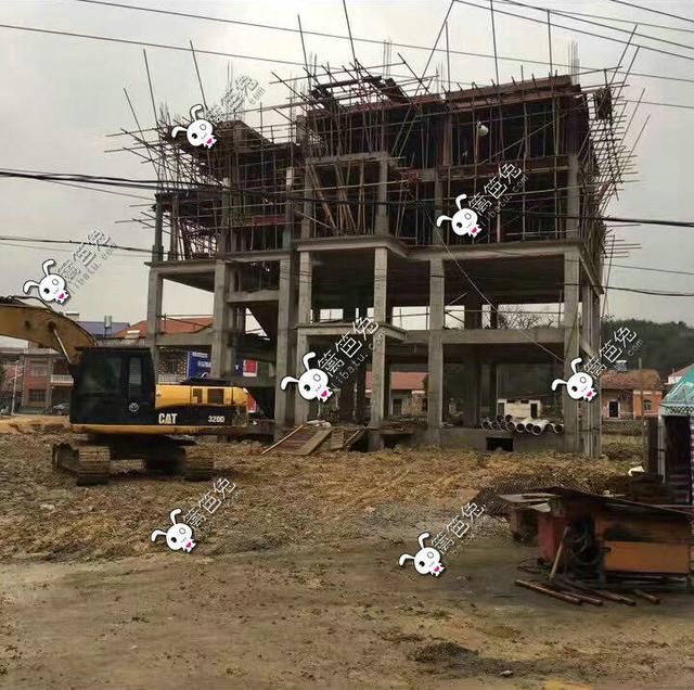 土豪用100萬回鄉自建三層豪宅別墅，鞭炮聲震徹八方鄉鄰！