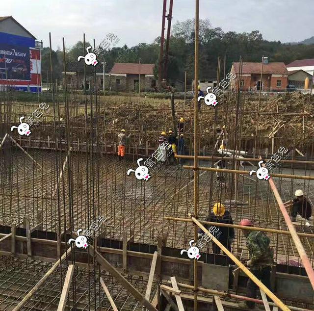 土豪用100萬回鄉自建三層豪宅別墅，鞭炮聲震徹八方鄉鄰！