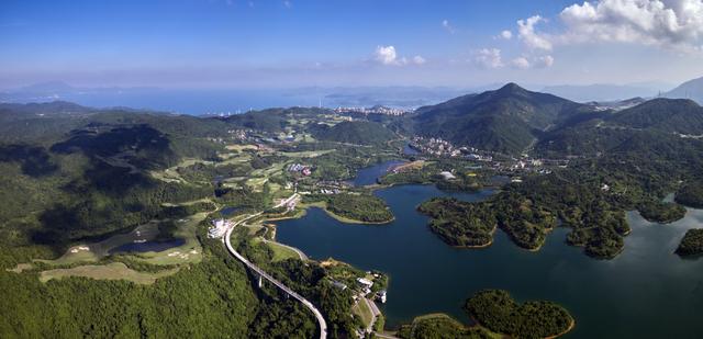 這里有深圳富豪聚居的別墅群，東部華僑城