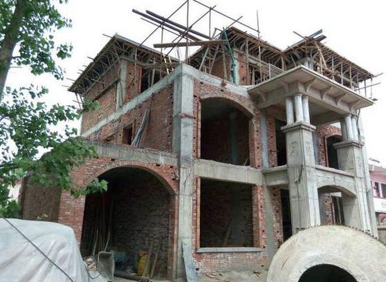 這農村自建房建出來，效果和布局引來全村人效仿！