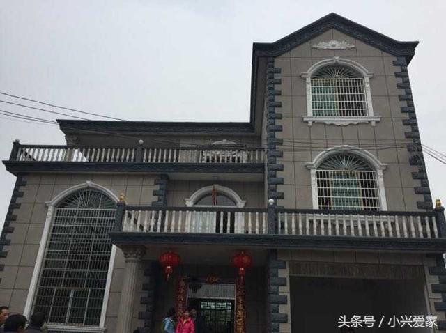 曬曬我家500平的農村別墅，前后花費100w，落地窗太贊了！