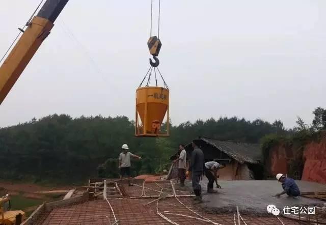 70后老夫妻合伙開山，40萬為兒子建棟獨一無二的2層婚房！