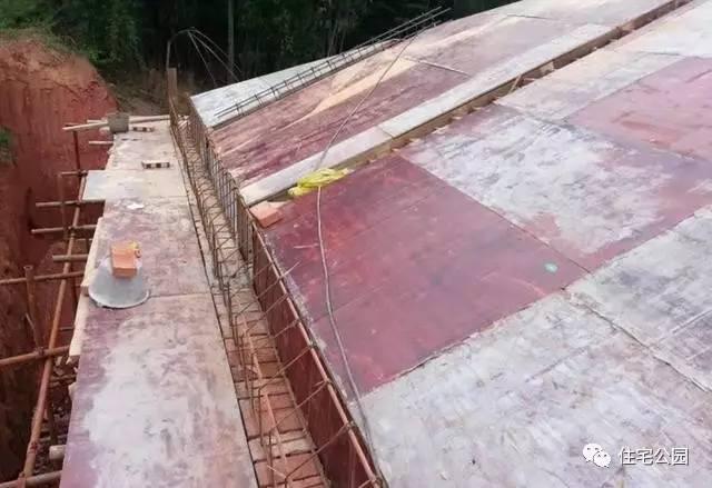 70后老夫妻合伙開山，40萬為兒子建棟獨一無二的2層婚房！