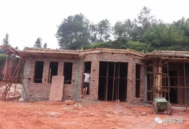 70后老夫妻合伙開山，40萬為兒子建棟獨一無二的2層婚房！