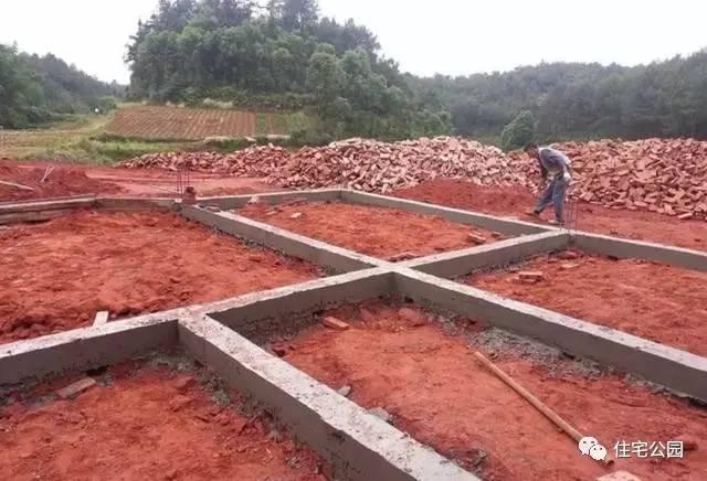 70后老夫妻合伙開山，40萬為兒子建棟獨一無二的2層婚房！