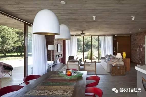 用紅磚建套現代別墅，鄰居看了只有羨慕的份