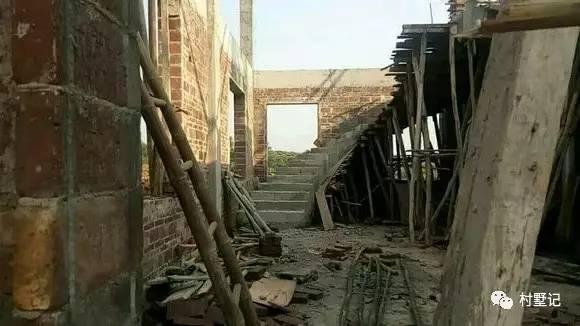 帶旋轉樓梯的二層農村別墅，引眾人參觀（附實拍）