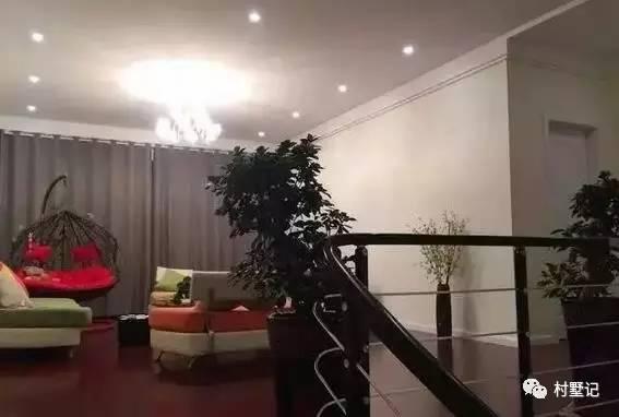 帶旋轉樓梯的二層農村別墅，引眾人參觀（附實拍）