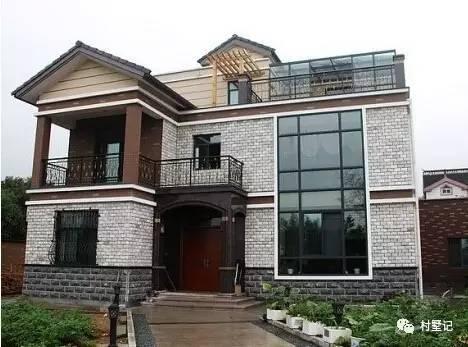 曬一曬咱村新蓋的三層別墅，是整個(gè)村最豪華的