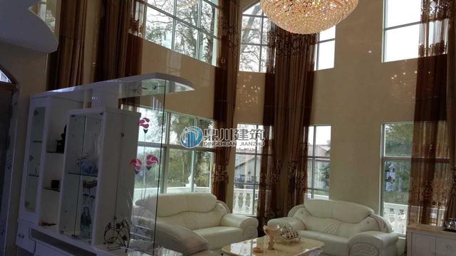 這三層優(yōu)雅小別墅一眼就愛上了，這造型建出來就成了村里一道風景