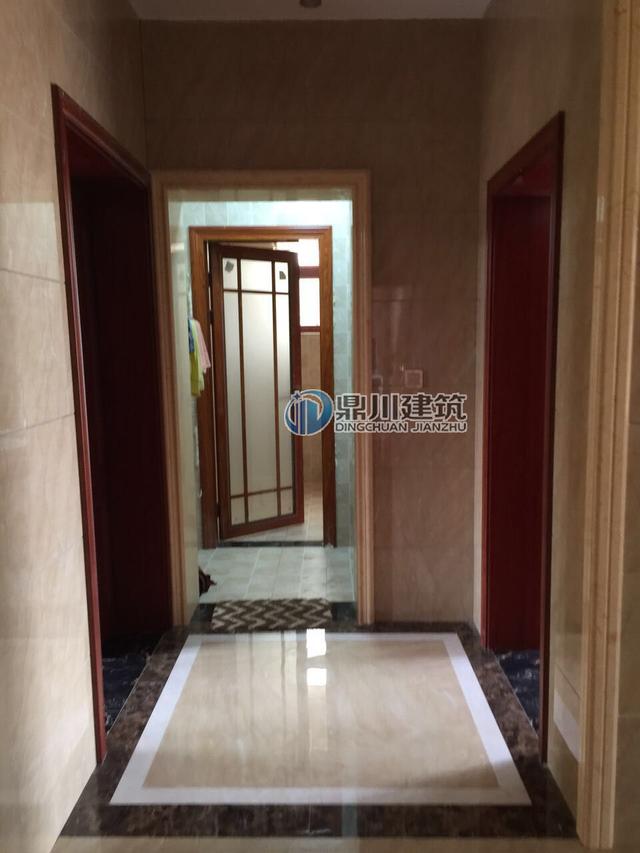 這三層小別墅讓小孩看了都走不動路，里面裝個壁掛爐，歐美范十足