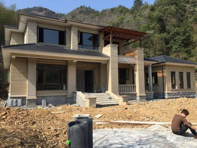 這十棟農村自建別墅，其中有一棟丑出了新高度