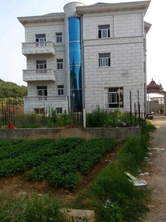 借錢也要建別墅，農村建房這樣攀比值不值